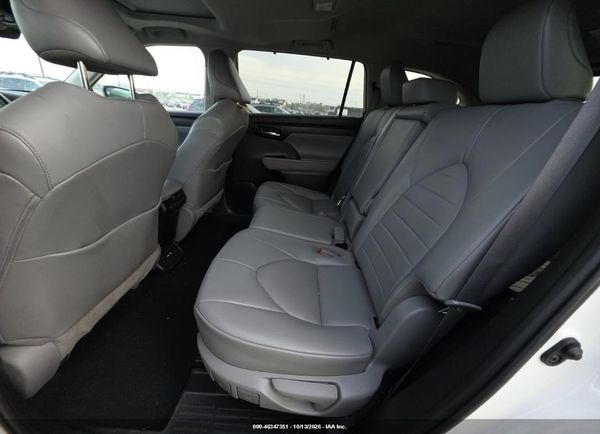 2021 TOYOTA HIGHLANDER XLE — I8