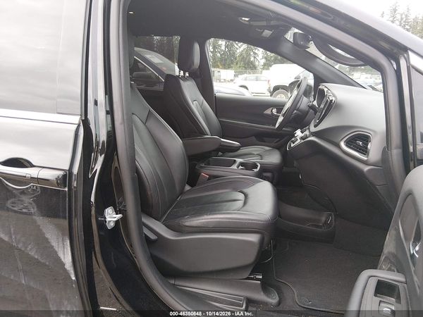 2025 CHRYSLER PACIFICA SELECT — I5