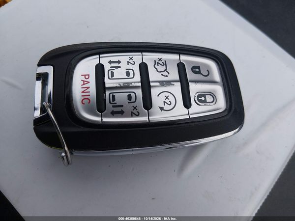 2025 CHRYSLER PACIFICA SELECT — I11