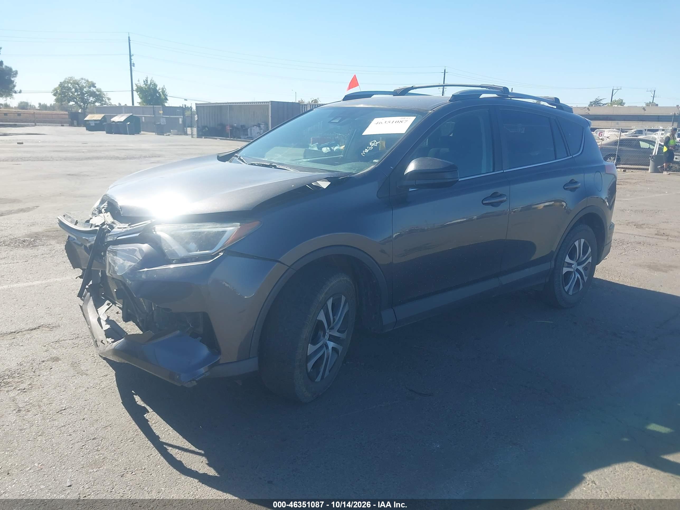 2017 TOYOTA RAV4 LE — I2