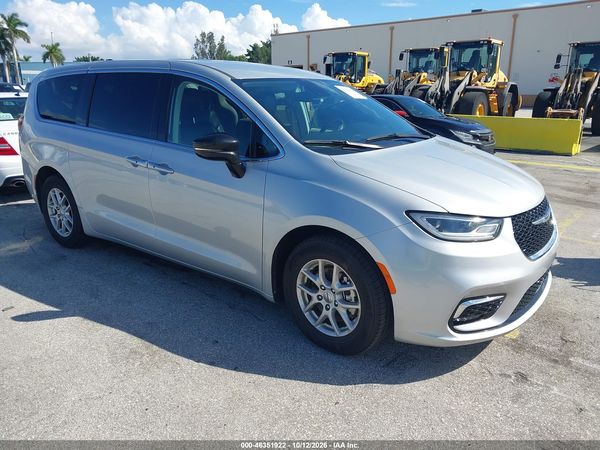 2024 CHRYSLER PACIFICA TOURING L — I1