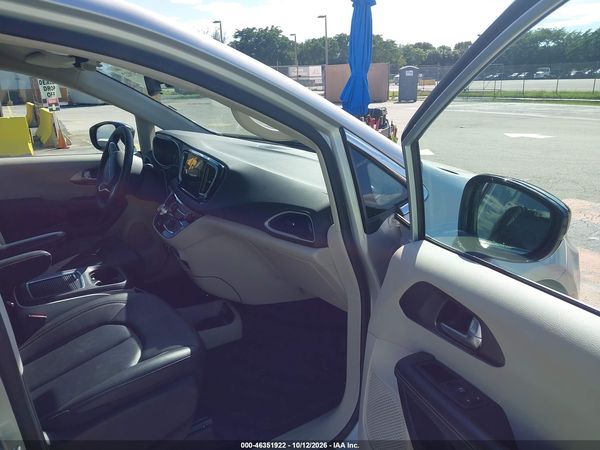 2024 CHRYSLER PACIFICA TOURING L — I5