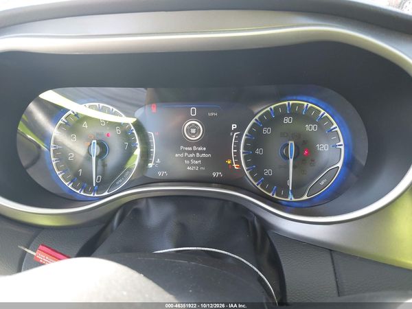 2024 CHRYSLER PACIFICA TOURING L — I7