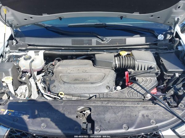 2024 CHRYSLER PACIFICA TOURING L — I10