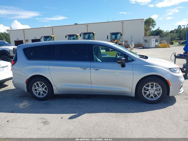 2024 CHRYSLER PACIFICA TOURING L — I116