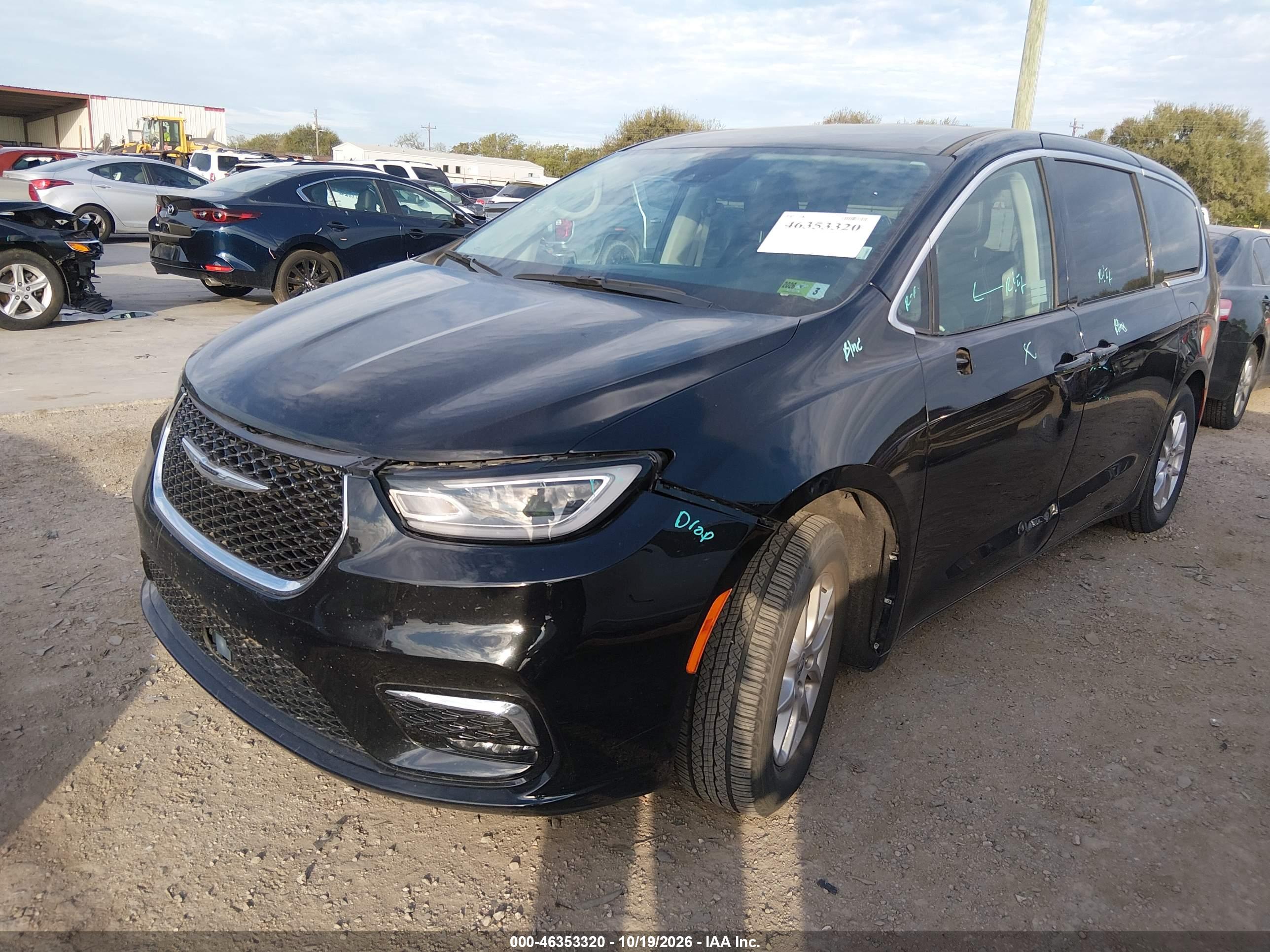 2024 CHRYSLER PACIFICA TOURING L — I2