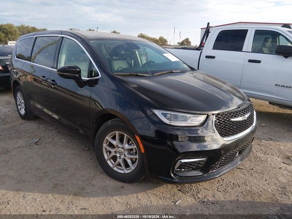2024 CHRYSLER PACIFICA TOURING L — I1