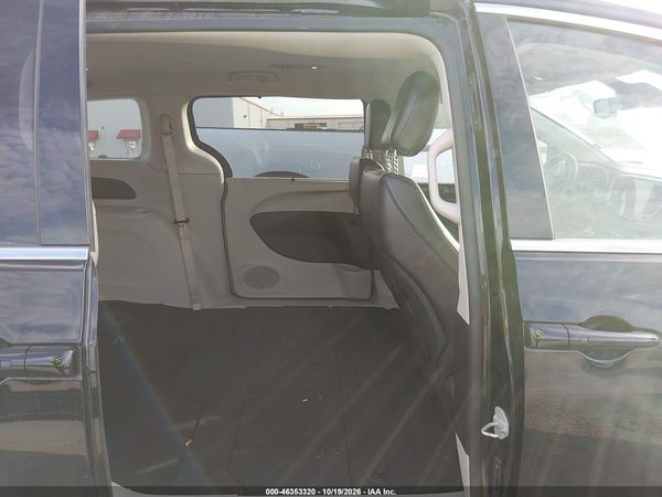 2024 CHRYSLER PACIFICA TOURING L — I8