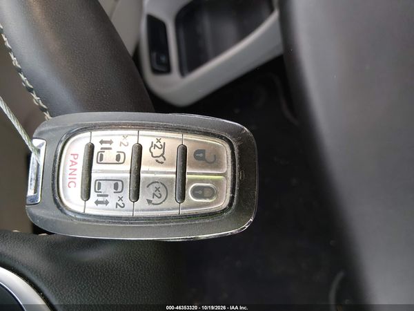 2024 CHRYSLER PACIFICA TOURING L — I11