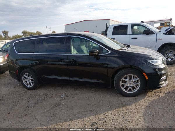 2024 CHRYSLER PACIFICA TOURING L — I116