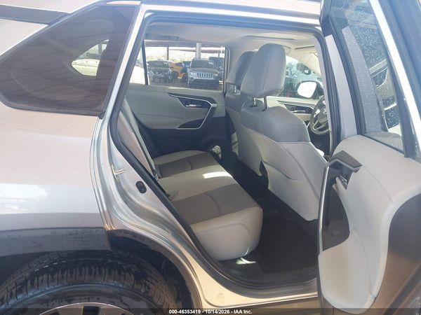 2020 TOYOTA RAV4 XLE PREMIUM — I8