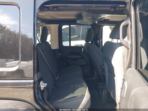 2025 JEEP WRANGLER 4-DOOR SAHARA 4X4 — I8