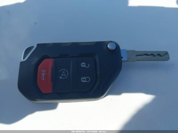 2025 JEEP WRANGLER 4-DOOR SAHARA 4X4 — I11