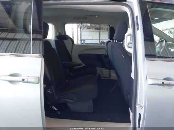 2022 CHRYSLER VOYAGER LX — I8