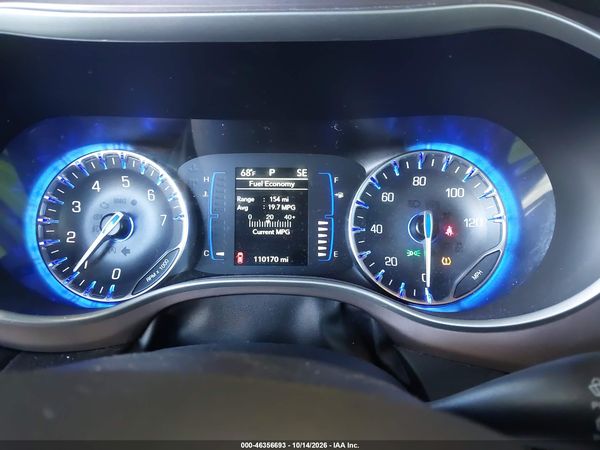 2022 CHRYSLER VOYAGER LX — I7