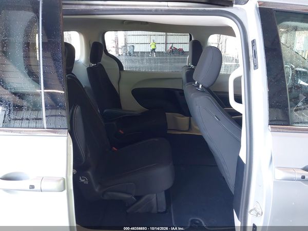 2022 CHRYSLER VOYAGER LX — I8