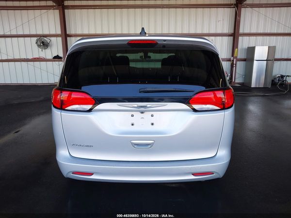 2022 CHRYSLER VOYAGER LX — I119