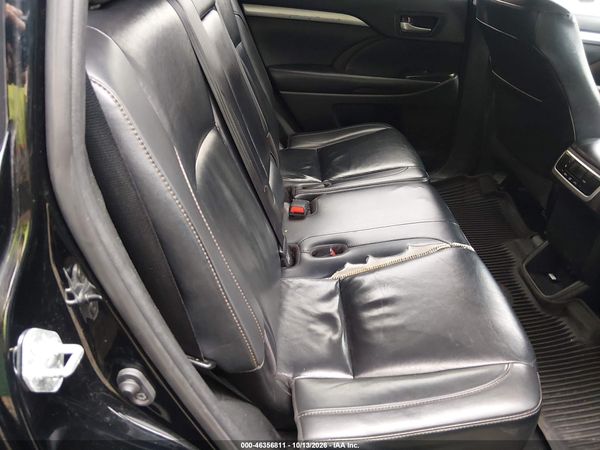 2019 TOYOTA HIGHLANDER XLE — I8