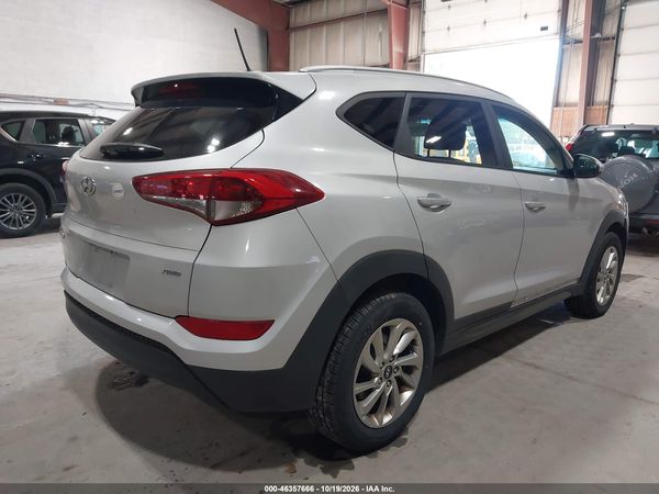 2016 HYUNDAI TUCSON SE — I4