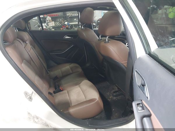 2015 MERCEDES-BENZ GLA 250 4MATIC — I8