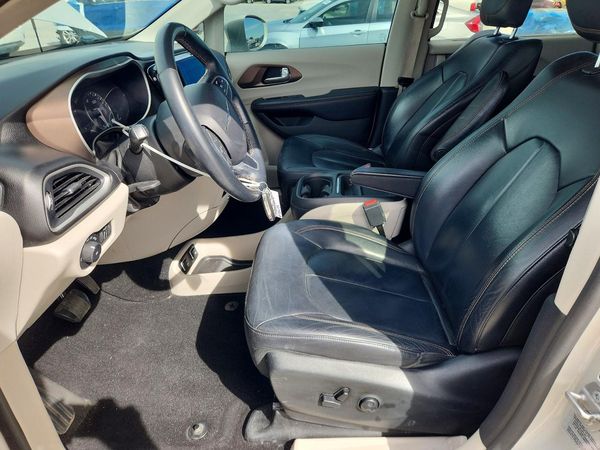 2017 CHRYSLER PACIFICA