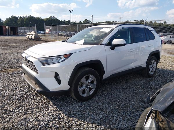 2020 TOYOTA RAV4 XLE — I2