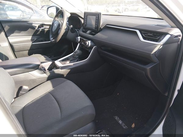 2020 TOYOTA RAV4 XLE — I5