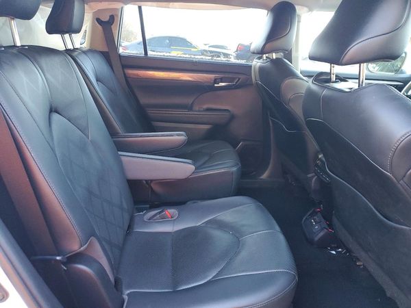2021 TOYOTA HIGHLANDER Platinum
