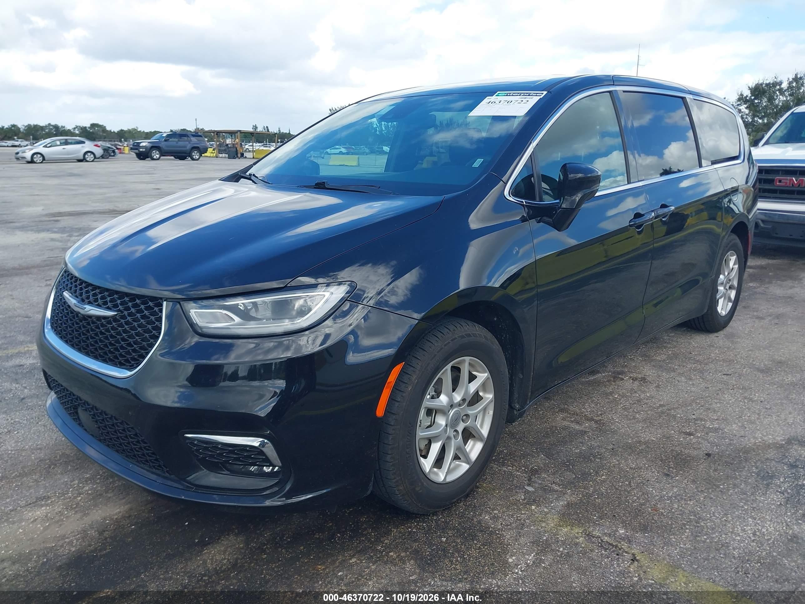 2025 CHRYSLER PACIFICA SELECT — I2