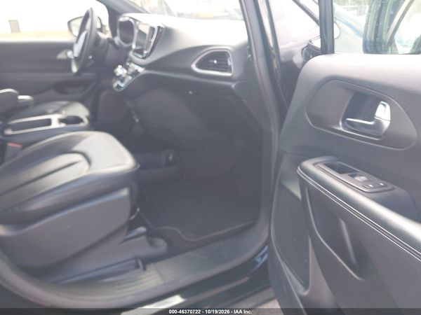 2025 CHRYSLER PACIFICA SELECT — I5