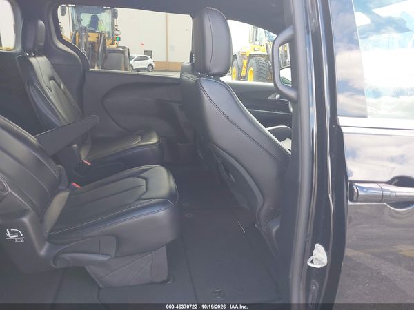 2025 CHRYSLER PACIFICA SELECT — I8
