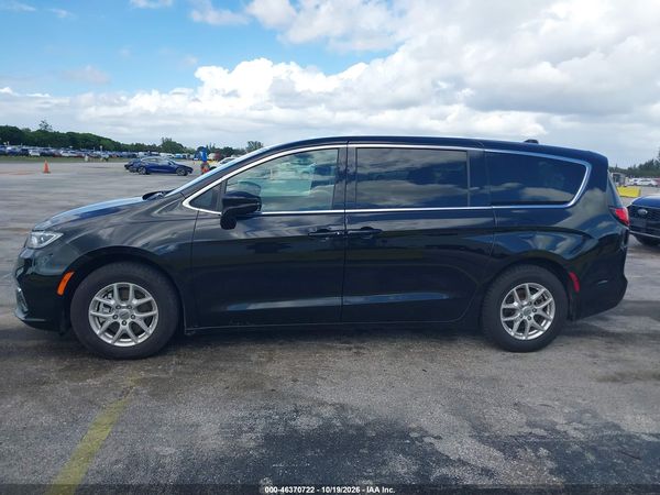 2025 CHRYSLER PACIFICA SELECT — I117