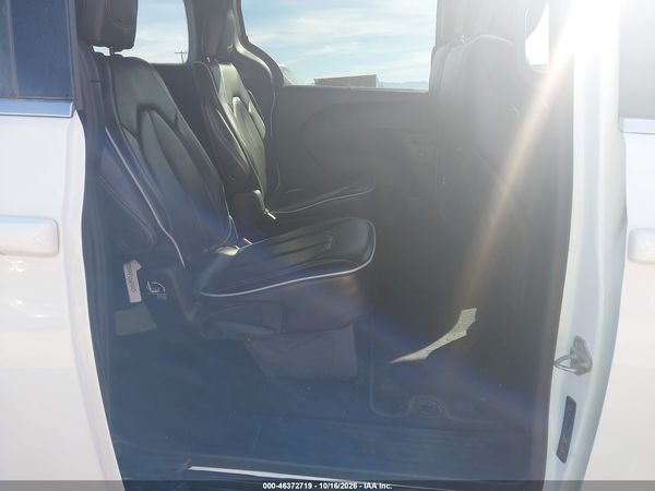 2026 CHRYSLER PACIFICA LIMITED — I8