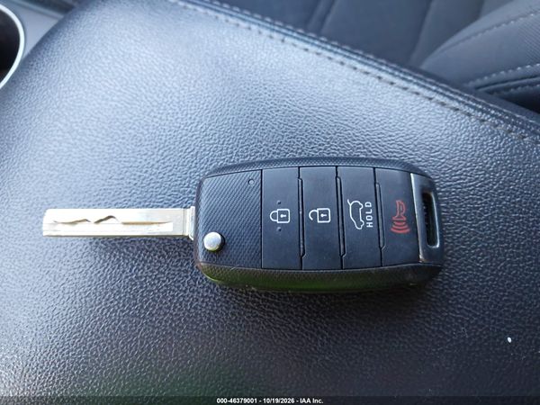 2016 KIA SORENTO 2.4L LX — I11