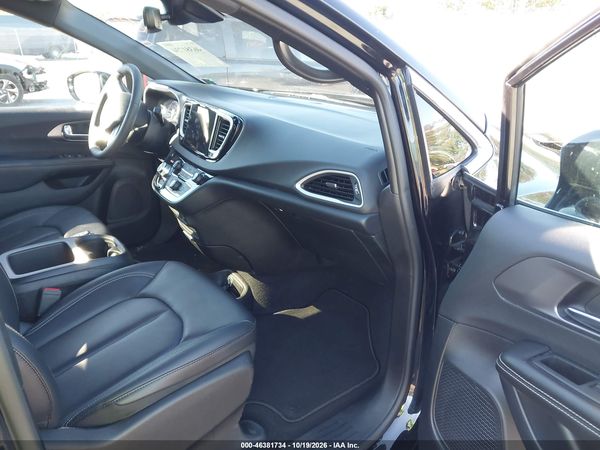 2026 CHRYSLER PACIFICA SELECT — I5