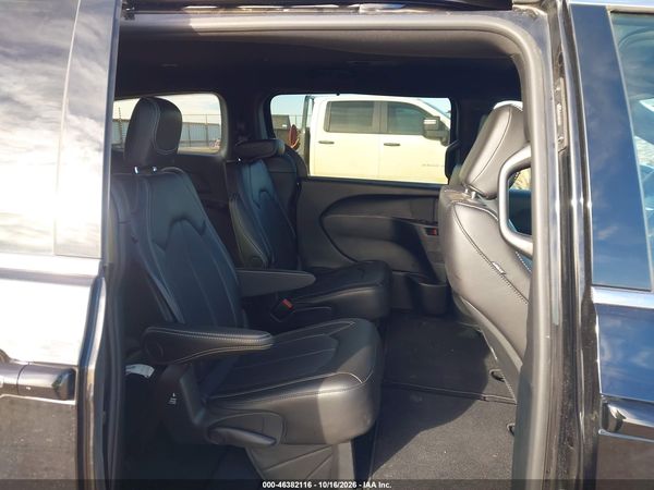 2025 CHRYSLER PACIFICA SELECT — I8