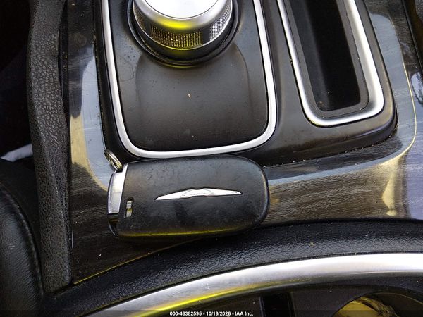 2015 CHRYSLER 300 LIMITED — I11
