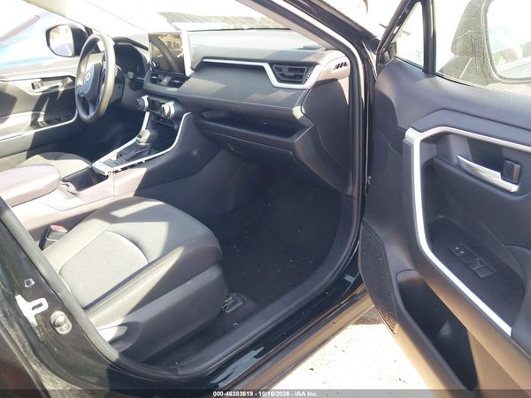 2025 TOYOTA RAV4 XLE — I5
