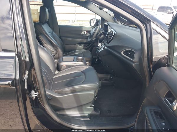 2025 CHRYSLER PACIFICA SELECT — I5