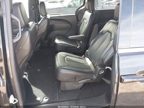 2025 CHRYSLER PACIFICA SELECT — I8