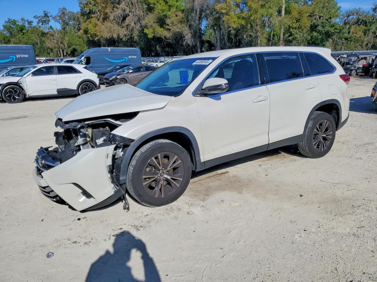 2019 TOYOTA HIGHLANDER LE
