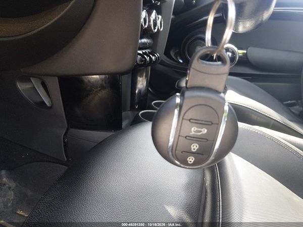 2016 MINI HARDTOP COOPER S — I11