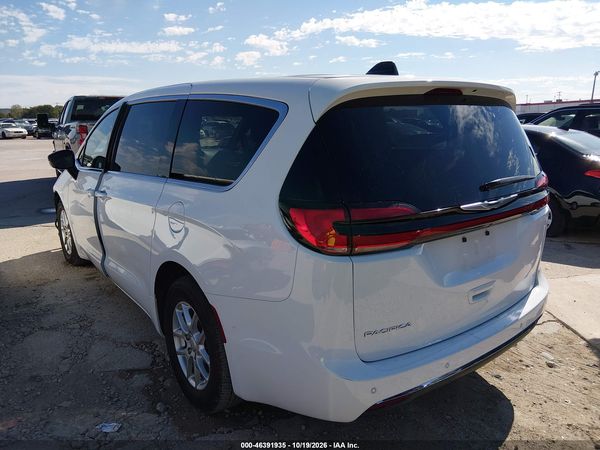 2025 CHRYSLER PACIFICA SELECT — I3
