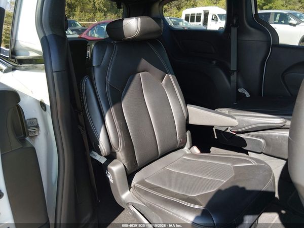 2025 CHRYSLER PACIFICA SELECT — I8