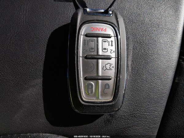 2025 CHRYSLER PACIFICA SELECT — I11