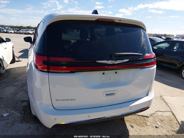 2025 CHRYSLER PACIFICA SELECT — I119