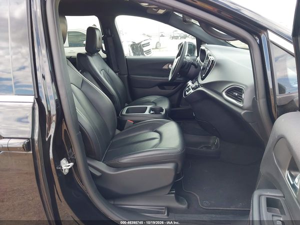 2025 CHRYSLER PACIFICA SELECT — I5