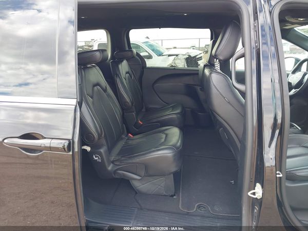 2025 CHRYSLER PACIFICA SELECT — I8