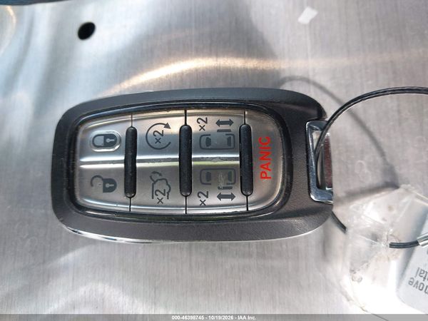 2025 CHRYSLER PACIFICA SELECT — I11
