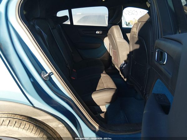 2023 VOLVO C40 RECHARGE PURE ELECTRIC TWIN ULTIMATE — I8